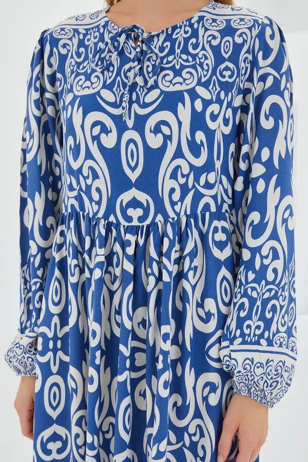 Robe longue en viscose à motifs indigo et écru pour femme, 1947