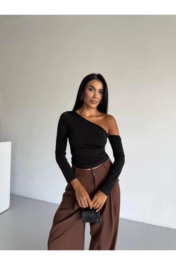 Kadın Siyah Asimetrik Yaka Drapeli Sandy Bluz HZL25S-FRY123361