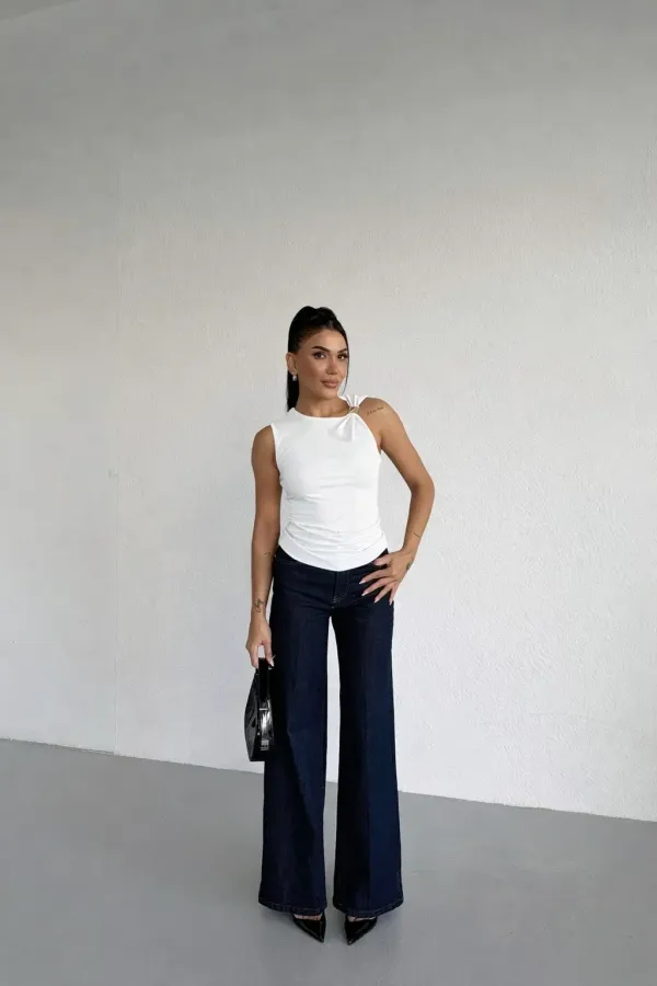 Kadın Beyaz Gold Tokalı Omuz Detaylı Bluz HZL26W-FRY123761