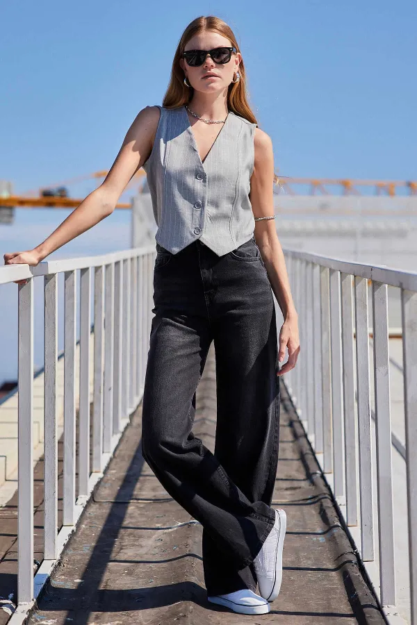 Kadın Gri Çizgili Düğmeli Astarsız Dokuma Yelek HZL24S-BD167941