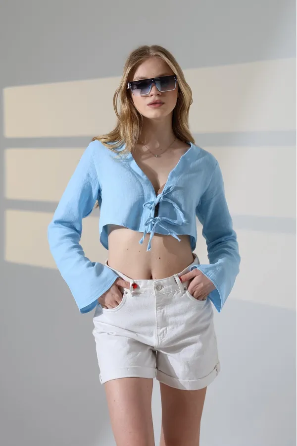 Kadın Buz Mavi Önden Bağlamalı Müslin Kumaş Crop Bluz HZL25S-DSB104071