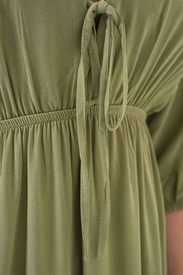 Robe 2570 pour femme, col en V froncé à la taille - Çağla