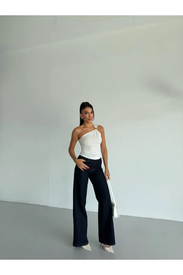 Kadın Beyaz Tek Omuz Gold Metal Detaylı Sandy Bluz HZL26S-FRY123821