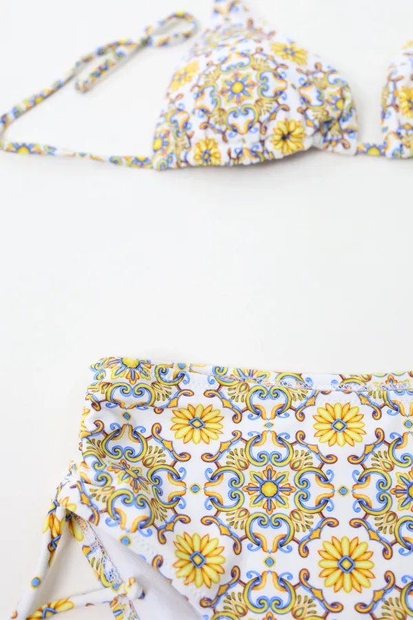 Kadın Beyaz Sarı Mavi Desenli Astarlı İp Bağlamalı Yüksek Bel Üçgen Bikini Takım HZL24S-LC3308