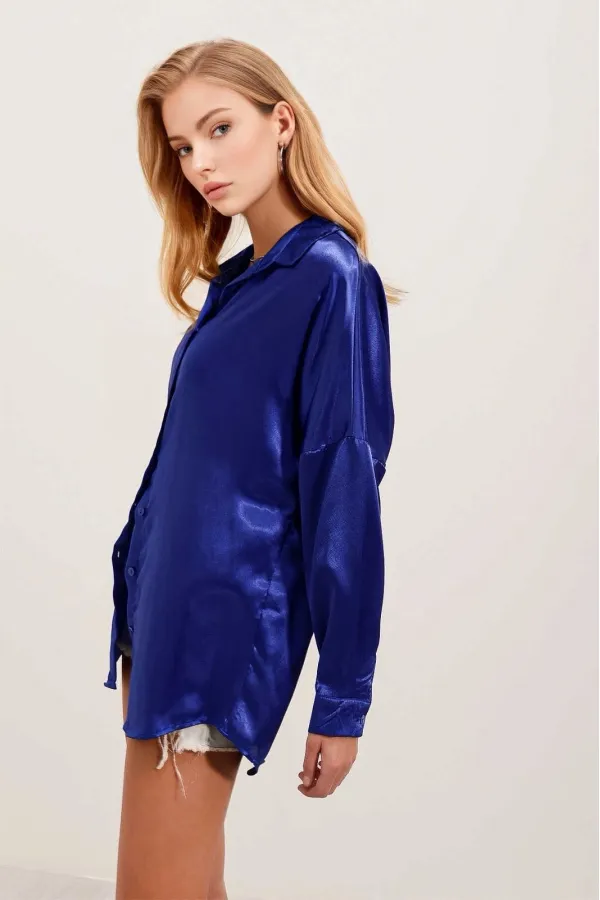 Chemise fluide oversize bleu vif satinée pour femme HZL23S-BD139851