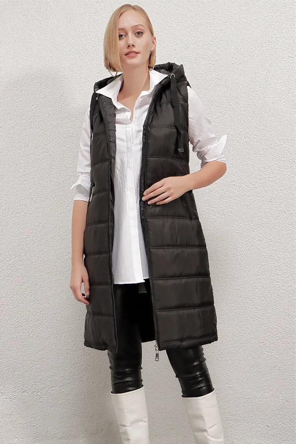 Kadın Siyah Sabit Kapüşonlu Astarlı Uzun Şişme Yelek HZL22W-BD151401