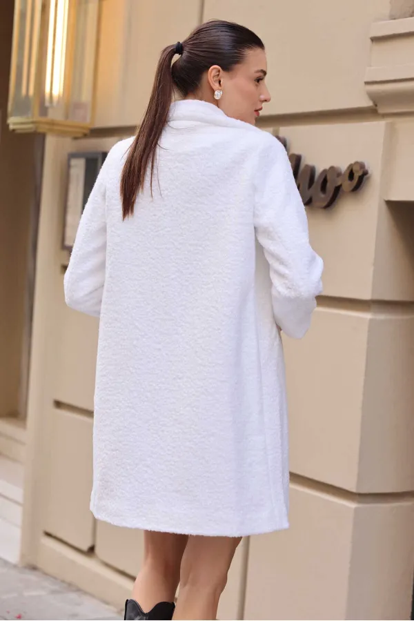 Kadın Beyaz Tek Düğmeli Çift Cepli Astarlı Buklet Kaşe Kaban HZL22W-BD190821