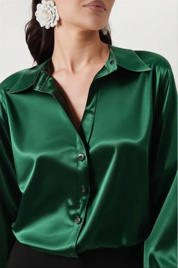 Kadın Zümrüt Yeşili Hafif Dökümlü Saten Yüzeyli Gömlek HZL22W-BD139641