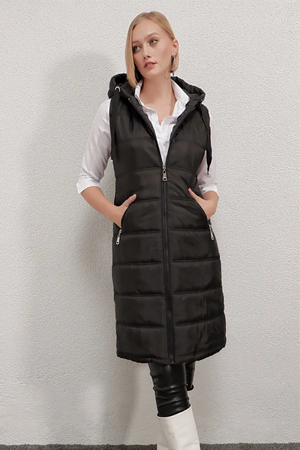 Kadın Siyah Sabit Kapüşonlu Astarlı Uzun Şişme Yelek HZL22W-BD151401