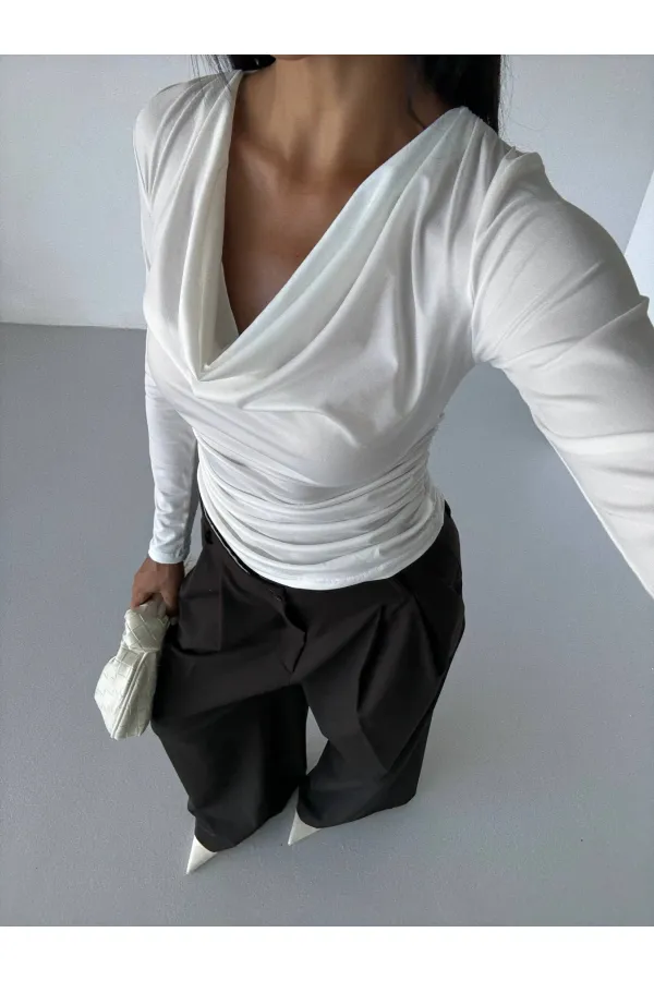 Kadın Beyaz Degaje Yaka Yandan Büzgülü Uzun Kol Sandy Bluz HZL24W-FRY122481