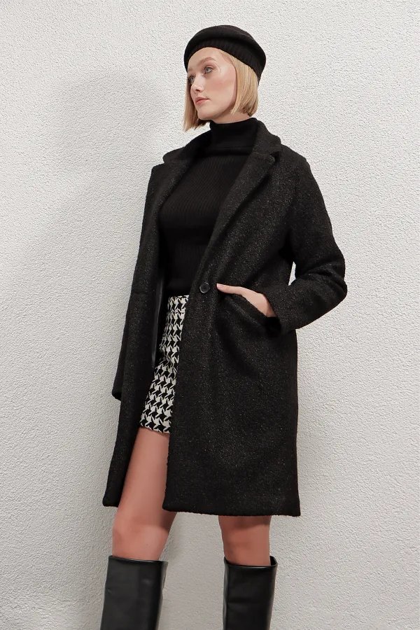 Kadın Siyah Tek Düğmeli Çift Cepli Astarlı Buklet Kaşe Kaban HZL22W-BD190821