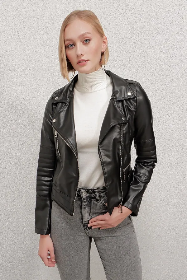 Kadın Siyah Kısa Suni Deri Astarlı Biker Ceket HZL22W-BD110251