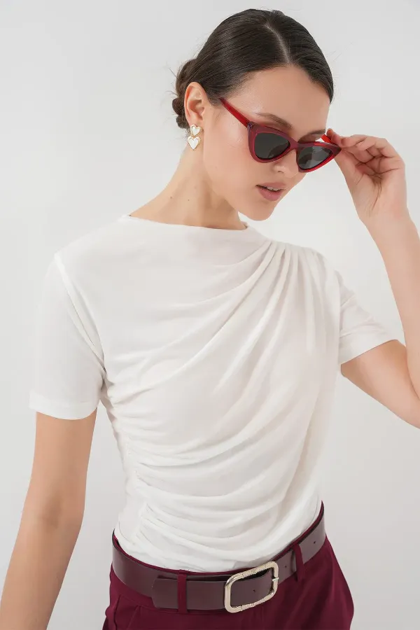 Büzgü Detaylı Kısa Kol Sandy Bluz 945 - Beyaz