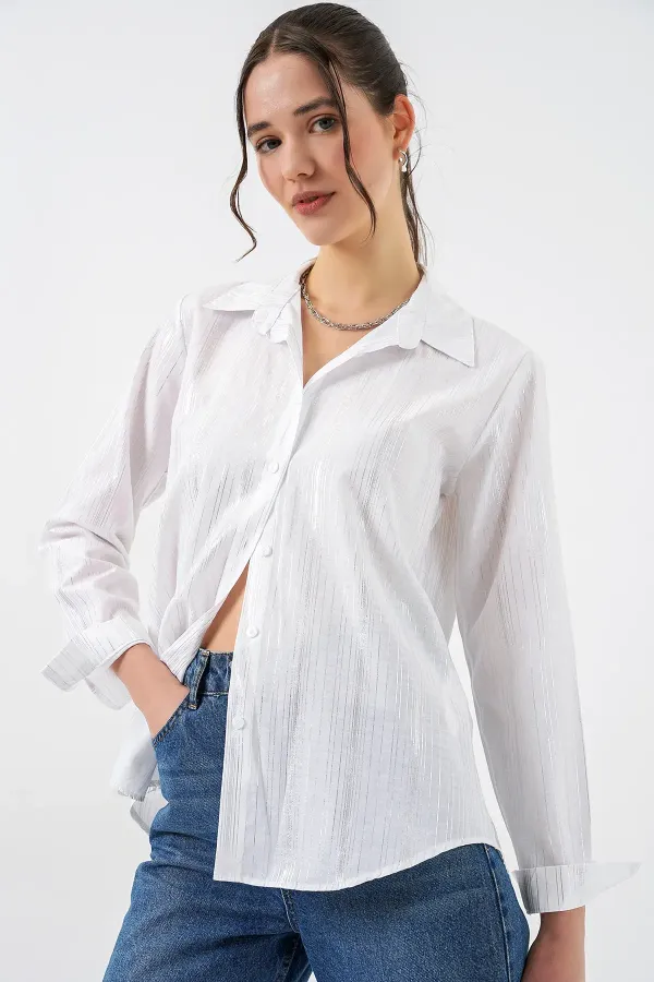 Chemise blanche pour femme avec motif argenté 20253