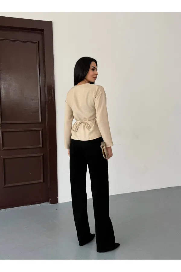 Kadın Bej Kruvaze Yaka Gold Düğmeli Büzgülü Uzun Kollu Keten Bluz HZL26W-FRY123701