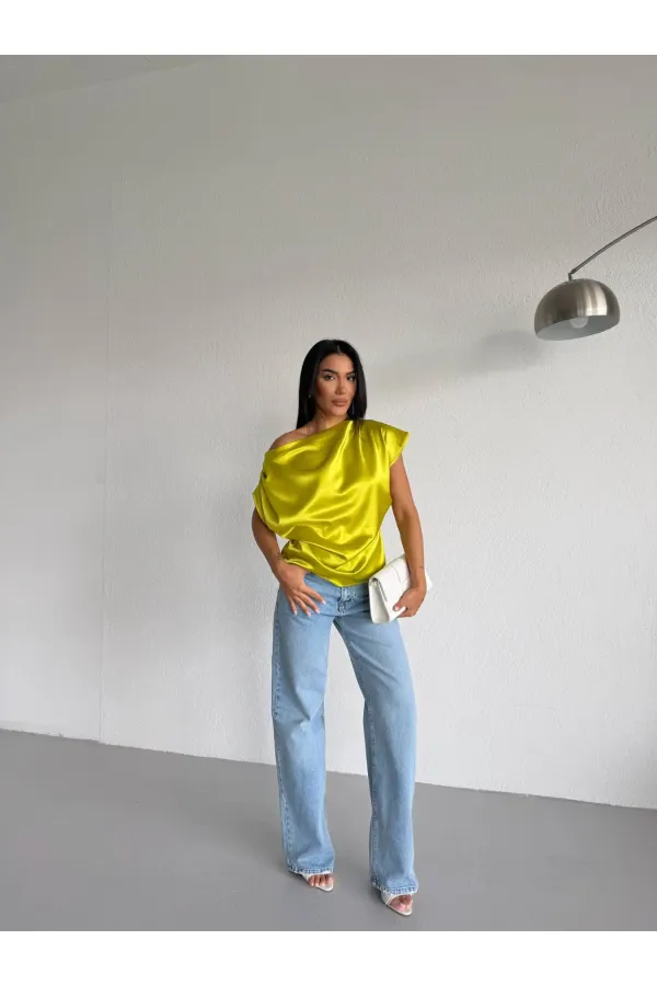 Kadın Fıstık Yeşil Tek Omuz Asimetrik Kesim Saten Bluz HZL26W-FRY121171