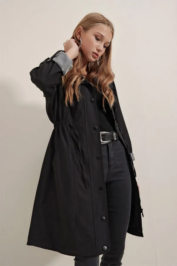 Women's Black Pocket Detailed Waist Pleated Lined Long Trench Coat HZL23W-BD158081