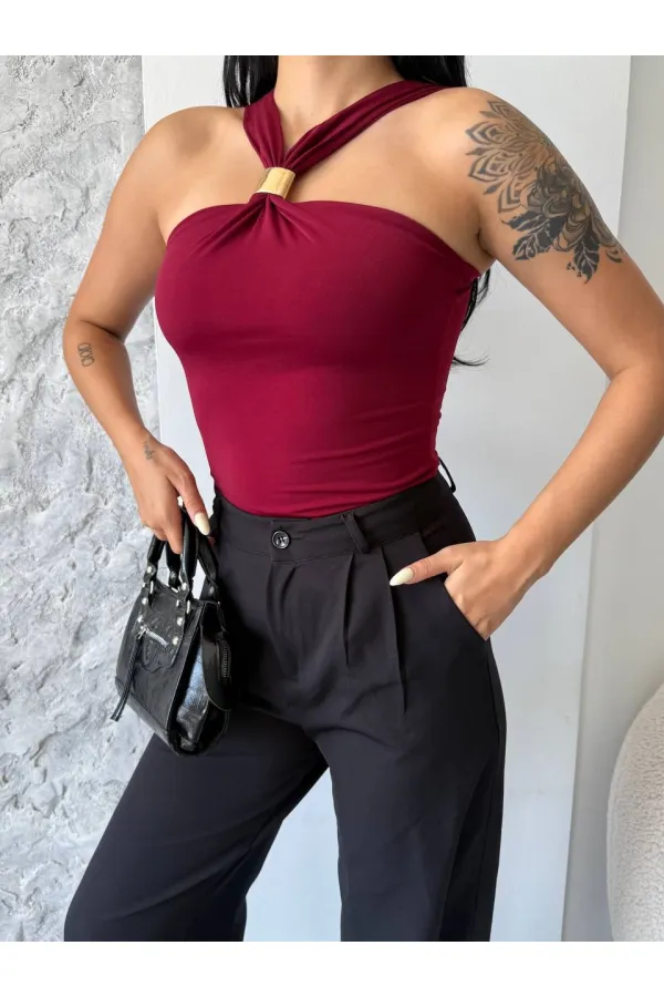 Kadın Bordo Halter Yaka Metal Detaylı Şık Crop Bluz HZL25S-FRY123251