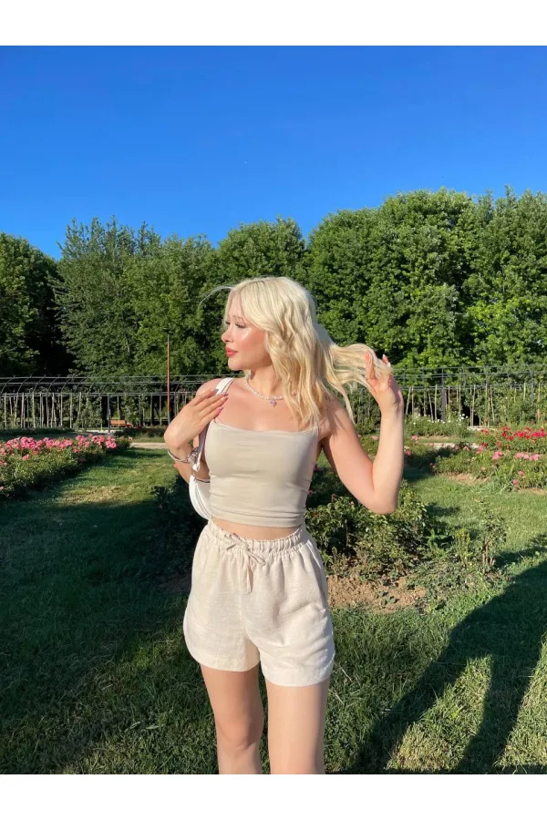Kadın Bej Beli Lastikli Yırtmaç Detaylı Cepli Keten Şort HZL24S-ZK11071