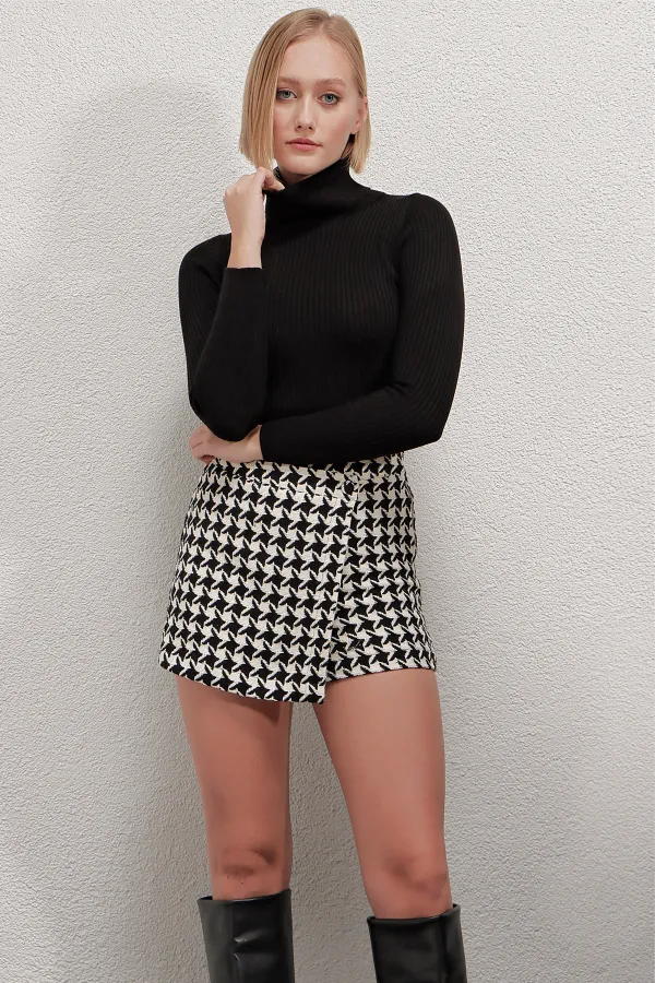 Pull col roulé noir en maille côtelée pour femme HZL22W-BD1445001