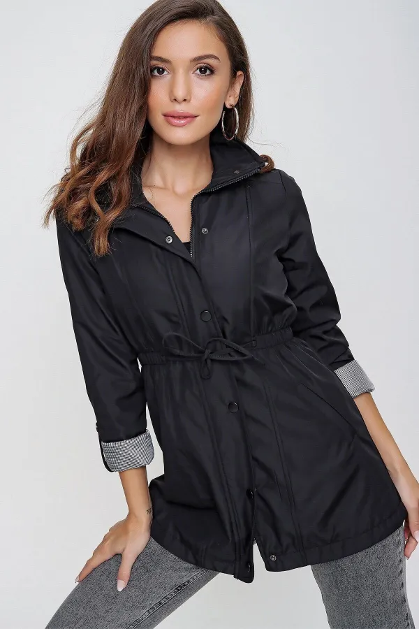 Trench-coat noir doublé pour femme avec cordon de serrage et poches détaillées à la taille HZL22W-BD156691