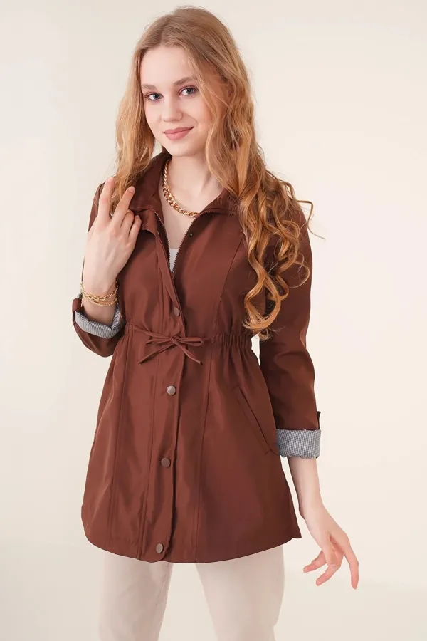 Trench-coat marron pour femme avec poches, taille froncée et doublure HZL22W-BD156691