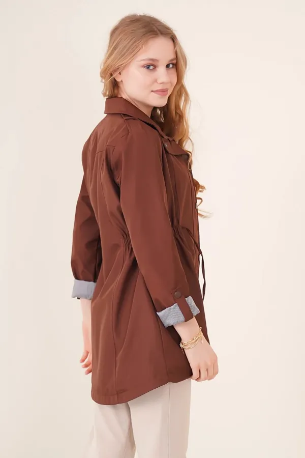 Trench-coat marron pour femme avec poches, taille froncée et doublure HZL22W-BD156691