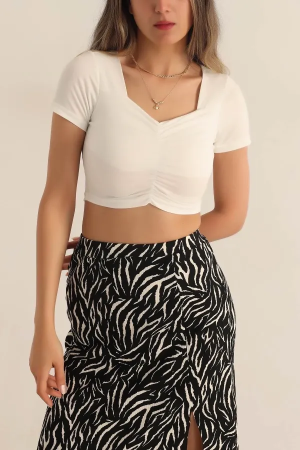 Kadın Beyaz Kare Yaka Ön Büzgülü Crop Bluz HZL23S-SND120151