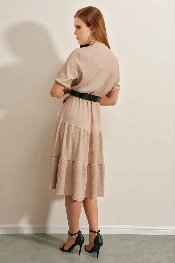 Kadın Bej  V Yaka Beli Lastikli Siyah Kemerli Örme Elbise HZL23S-BD123771