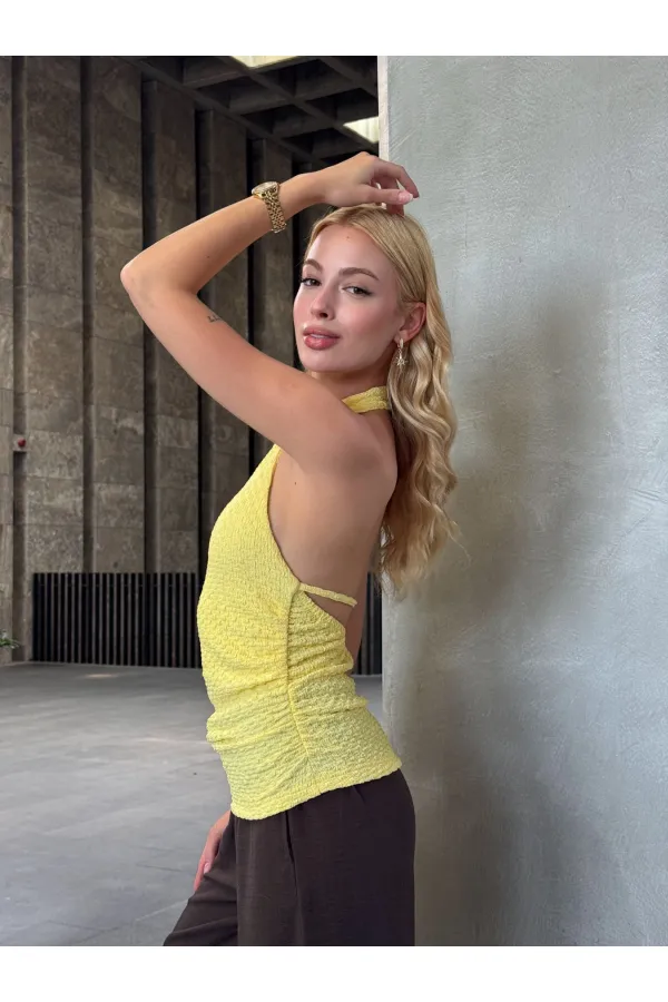 Kadın Sarı Boyundan Bağlamalı Gofre Kumaş Bluz HZL25S-ZK13631