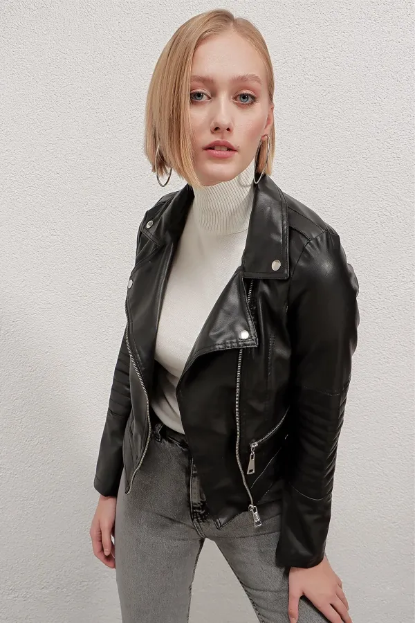 Kadın Siyah Kısa Suni Deri Astarlı Biker Ceket HZL22W-BD110251