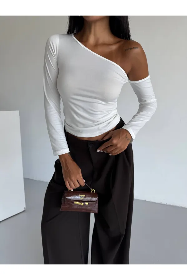 Kadın Beyaz Asimetrik Yaka Drapeli Sandy Bluz HZL25S-FRY123361