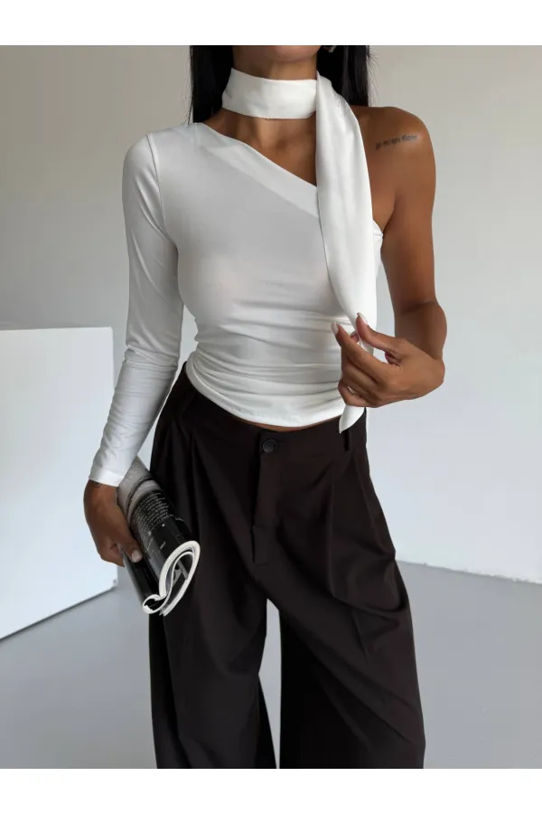 Kadın Beyaz Fularlı Sandy Kumaş Asimetrik Kesim Bluz HZL25S-FRY123371