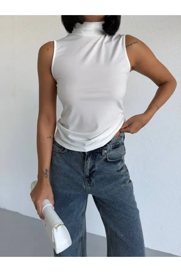 Women's White Turtleneck Sleeveless Sandy Crop Blouse HZL26S-FRY123931 Women's White Turtleneck Sleeveless Sandy Crop Blouse HZL26S-FRY123931