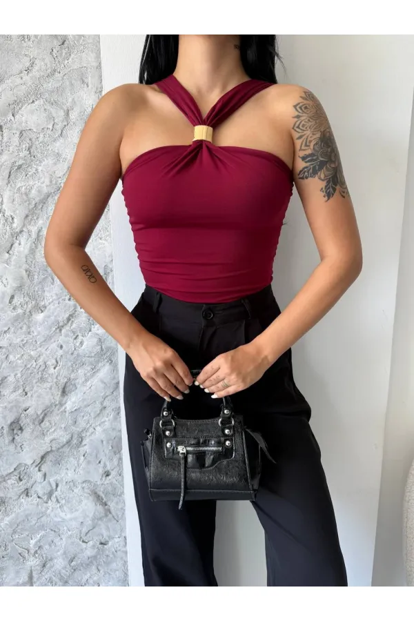 Kadın Bordo Halter Yaka Metal Detaylı Şık Crop Bluz HZL25S-FRY123251