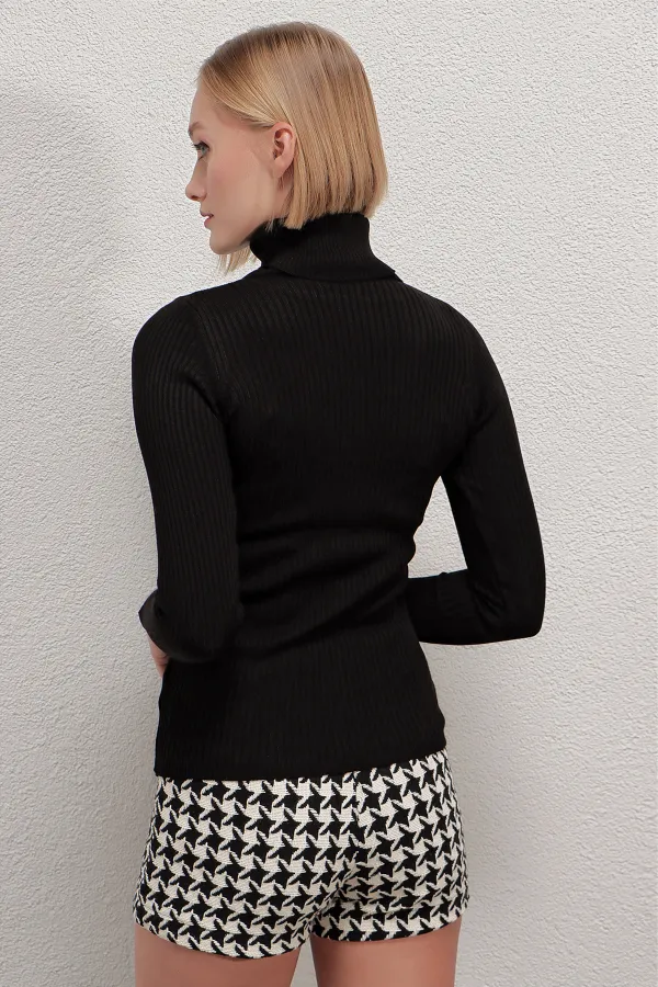 Pull col roulé noir en maille côtelée pour femme HZL22W-BD1445001