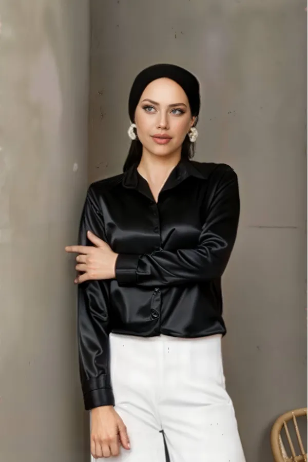 Kadın Siyah Tesettür Küçük ve Büyük Bedenler Hafif Dökümlü Saten Yüzeyli Gömlek HZL25W-BD139641