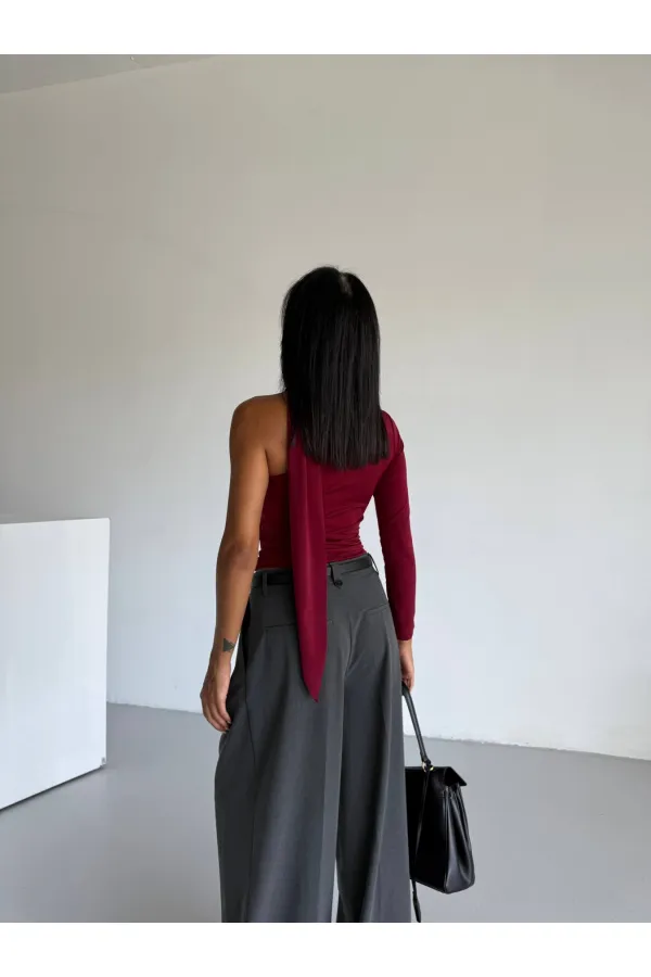 Kadın Bordo Fularlı Sandy Kumaş Asimetrik Kesim Bluz HZL25S-FRY123371