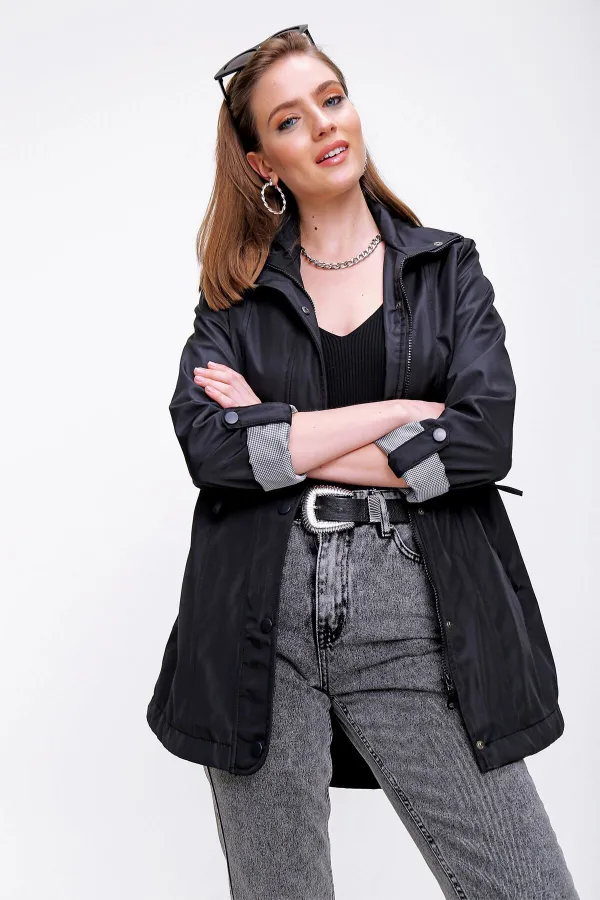 Trench-coat noir doublé pour femme avec cordon de serrage et poches détaillées à la taille HZL22W-BD156691