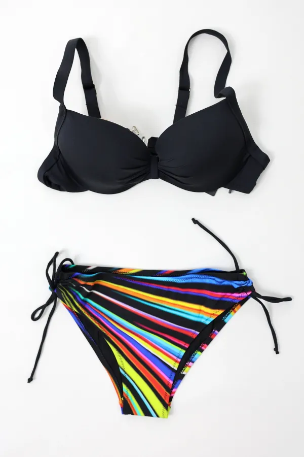 Kadın Siyah Renk Desenli Astarlı  Üçgen Bikini Takım HZL24S-LC3323