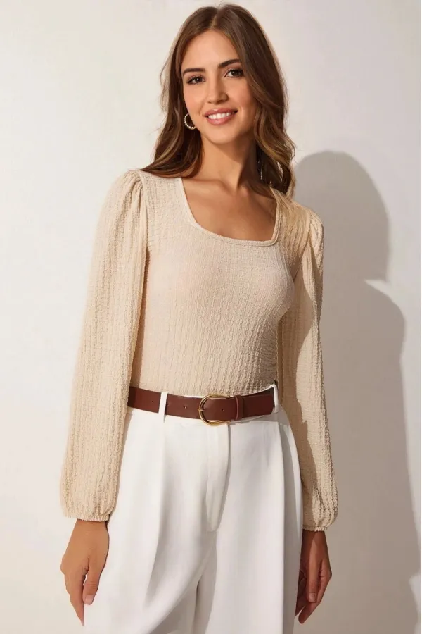 Kadın Açık Krem Balon Kol Dokulu Kare Yaka Trend Örme Bluz HZL23W-BD104421