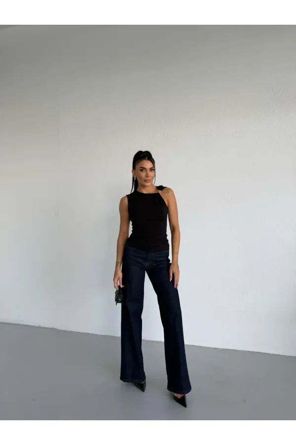 Kadın Siyah Bisiklet Yaka Gold Tokalı Omuz Detaylı Bluz HZL26W-FRY123761