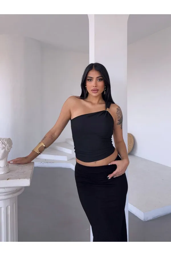 Kadın Siyah Tek Omuz Gold Metal Detaylı Bluz HZL25S-FRY123111