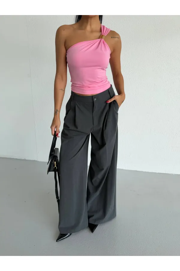 Kadın Pembe Tek Omuz Gold Metal Detaylı Sandy Bluz HZL26S-FRY123821