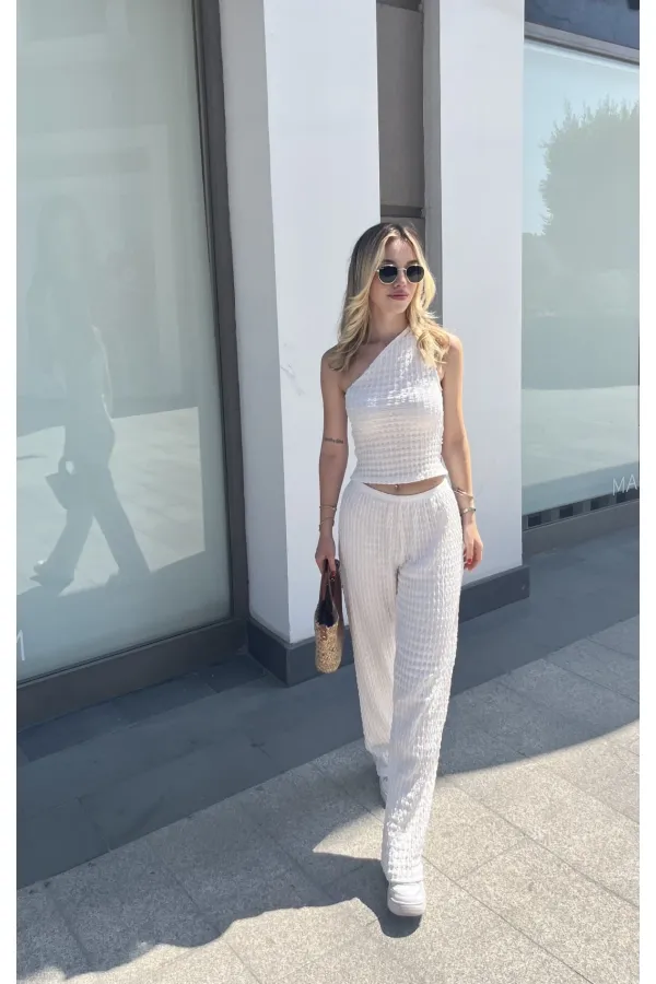 Kadın Beyaz Gofre Kumaş Tek Omuz Bluz HZL25S-ZK13271