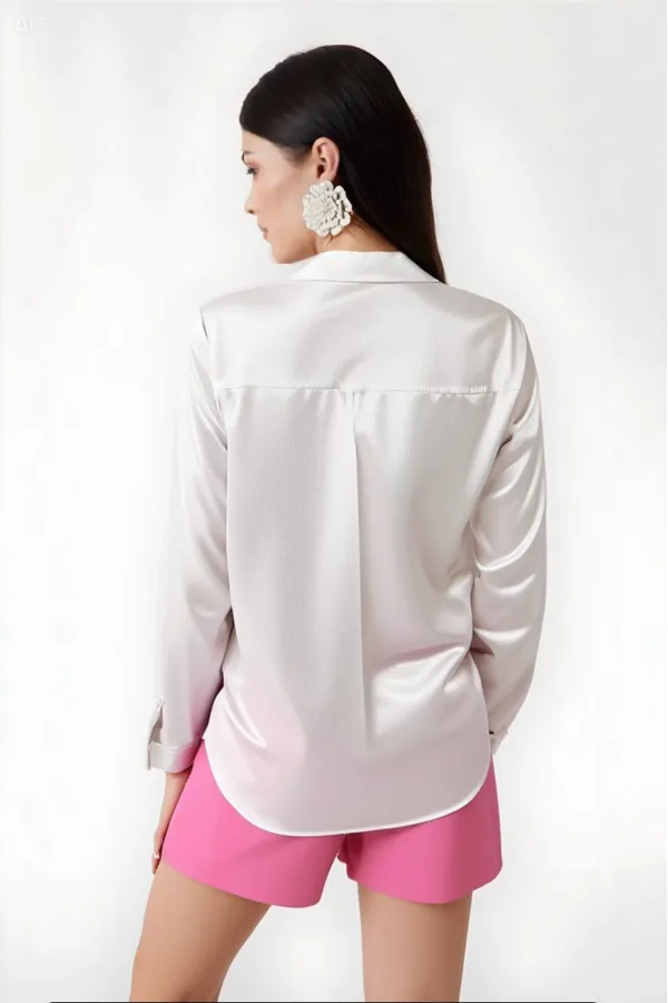 Kadın Beyaz Hafif Dökümlü Saten Yüzeyli Gömlek HZL22W-BD139641