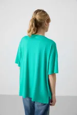 Tommylife Toptan O Yaka Oversize Basic Kadın T-Shirt 97285 Deniz Yeşili