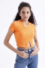 Tommylife Toptan Oranj Basic Önü Yırtmaçlı V Yaka Kadın Crop Top T-Shirt - 97206