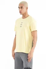 T-shirt homme imprimé Tommylife Wholesale Tylor, col rond, coupe standard, jaune, référence 88227