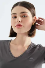 Tommylife Toptan Gri Basic Kısa Kol Standart Kalıp V Yaka Kadın T-Shirt - 97145